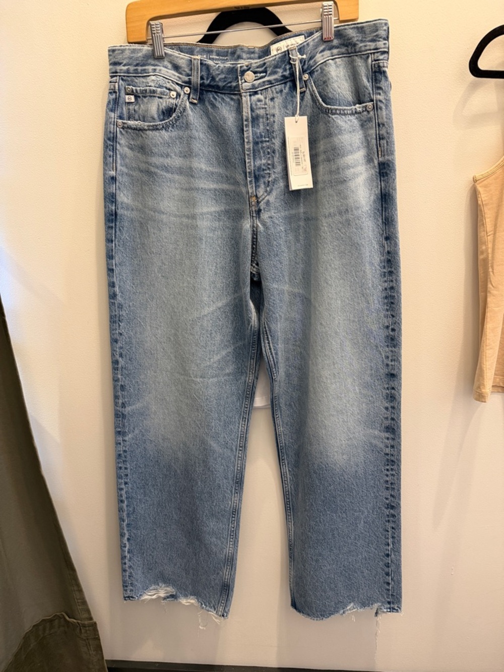 AG Ladies Billie Straight-Leg Jeans size 30